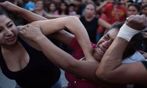 Lễ hội này, cũng giống như nhiều lễ hội khác ở Mexico, kết hợp giữa đạo Catholic và quan niệm truyền thống. Vào ngày đầu tiên của tháng 5, phụ nữ sẽ thức dậy từ sáng sớm và chuẩn bị những bữa ăn thật thịnh soạn gồm gà tây, trứng luộc, bánh ngô truyền thống …