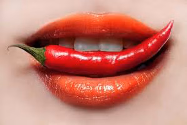 Nếu ăn cay vừa phải sẽ tăng tiết dịch vị, giúp tiêu hóa tốt hơn, ăn ngon miệng đồng thời tránh bị đầy hơi. Hơn thế, vị cay sẽ kích thích thần kinh vị giác truyền lên não bộ làm tăng nhịp tim, giãn mạch gây cảm giác thư thái thoải mái. 