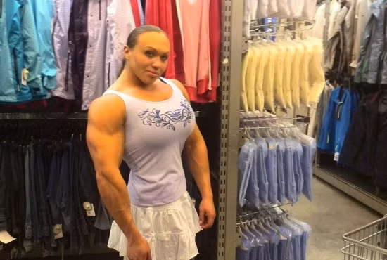 Trong năm 2014, cô đã lập kỷ lục vô địch nâng tạ tay thế giới và vô địch đẩy tạ nằm. 