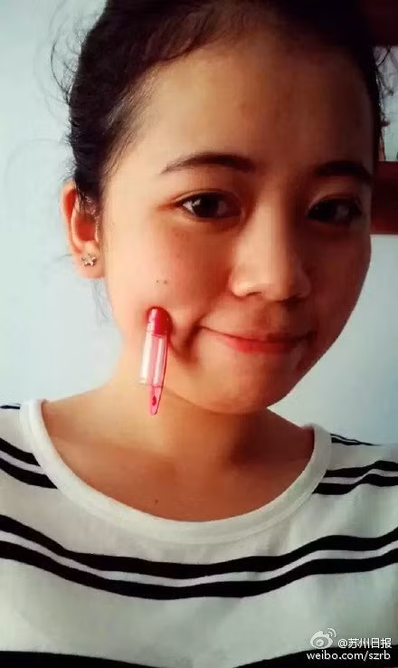 Vật dụng thường là những đầu bút viết.