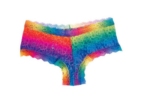 Đồ lót màu sắc. Vải nhuộm có thể gây kích ứng cho vùng da nhạy cảm quanh âm đạo, đặc biệt bạn có làn da nhạy cảm hoặc dễ bị tái phát nhiễm trùng âm đạo. Vậy nên, dù đồ lót màu sắc có quyến rũ đến mức nào thì chị em hãy bỏ qua nó. Bác sỹ da liễu khuyên rằng, bạn nên chọn đồ lót màu trắng và chất vải cotton mềm mịn sẽ an toàn hơn cho sức khỏe bản thân.