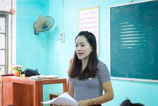 Chuyen chua ke ve co giao xinh dep mang HIV-Hinh-2