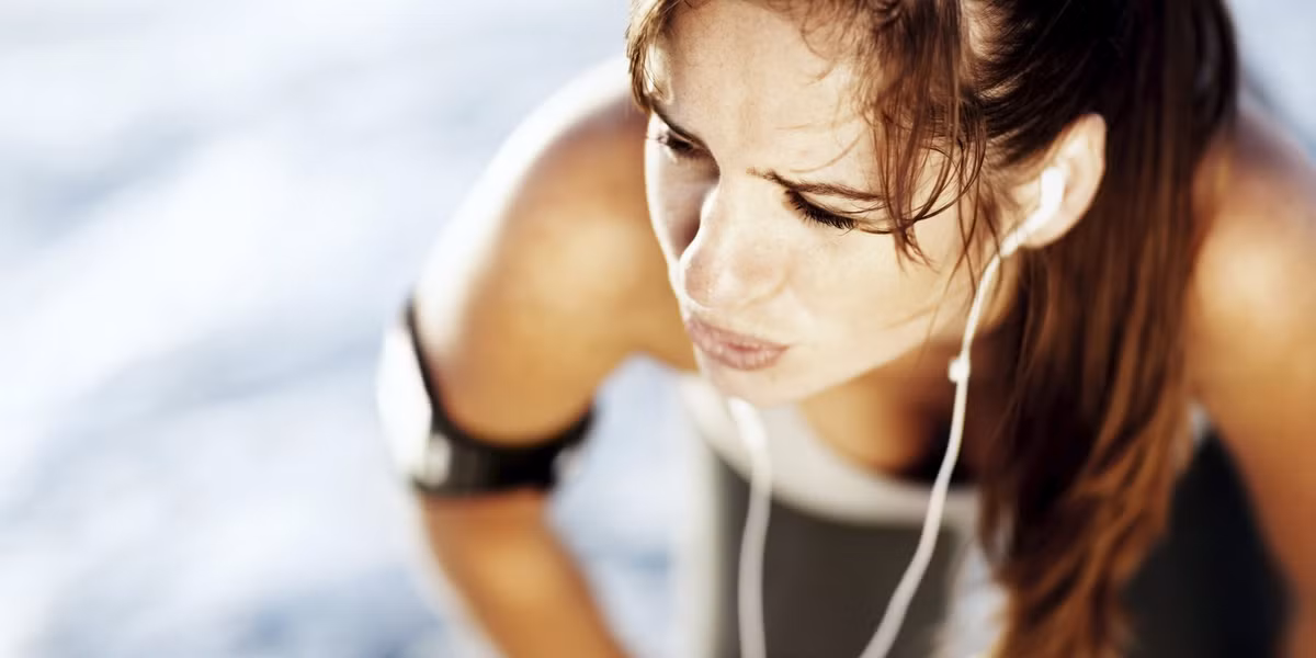 Khó thở. Do lưu lượng máu bị hạn chế, phổi của bạn không có đủ máu để duy trì hoạt động, cơ thể bạn không thể hấp thụ đủ không khí, dẫn tới hiện tượng khó thở. Nếu bạn cảm thấy khó thở, hãy liên hệ với bác sĩ ngay lập tức.