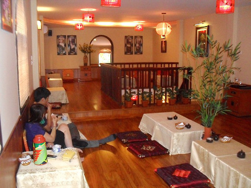 Mộc Hoa Trà chủ đạo là trà dưỡng sinh, một loại trà gồm 22 hương vị trà khác nhau, có tác dụng tăng cường sức đề kháng. Ngoài ra, quán còn nổi tiếng với loại Trà sinh thái như trà hoa hồng, trà hoa nhài, tra hoa cúc,...có tác dụng thanh lọc, giải độc và bồi bổ cơ thể. Ảnh: vnnavi