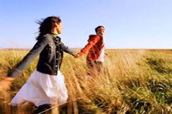 Nhìn vào mắt nhau. Tiếp xúc mắt có thể là một việc khá ngại và không phải bao giờ bạn cũng có thể nhìn vào mắt người đối diện khi nói chuyện. Khi bạn gặp được đúng nửa kia của mình, việc này sẽ diễn ra rất tự nhiên không có gì e ngại vì bạn cảm thấy đối tác thật an toàn.