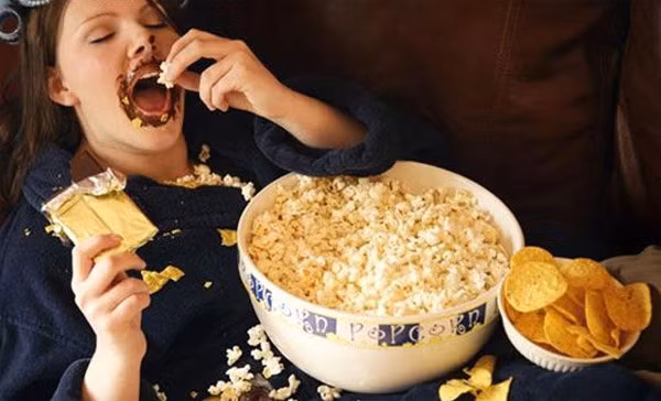 4. Lường trước những trường hợp rủi ro. Ngoài khả năng làm yên tâm, làm vui vẻ và thúc đẩy hiệu quả công việc, đường tạo điều kiện tiêu hóa tối đa các sản phẩm chứa serotonine (chất dẫn truyền thần kinh, giúp điều chỉnh tâm trạng, cảm giác thèm ăn, buồn ngủ hay chán nản,...), hormone chống trầm cảm. Không có gì ngạc nhiên mỗi lần bị căng thẳng mệt mỏi trong công việc, mọi người thường đổ xô tới quầy bánh kẹo, và vào mùa đông, người ta lại thèm ăn và làm các loại bánh ngọt,...