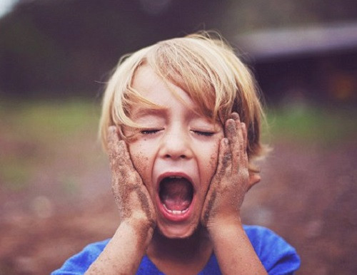 Đối với bệnh tăng động (ADHD), dữ liệu của Đại học Columbia cho thấy, những người sinh vào tháng 10 tại New York có phần trăm cao mắc bệnh này. Kết quả này hoàn toàn hợp với một nghiên cứu tại Thụy Điển về phần trăm trẻ sinh tháng 11 bị tăng động cao hơn.