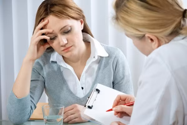 Tôi có nên thay đổi thời gian khám sàng lọc ung thư nếu gia đình có người mắc bệnh này? Mục đích của việc sàng lọc ung thư là để đem lại lợi ích cho mọi người trong việc chẩn đoán và điều trị ung thư sớm. Hãy hỏi bác sĩ điều này nếu gia đình bạn có người mắc bệnh ung thư.