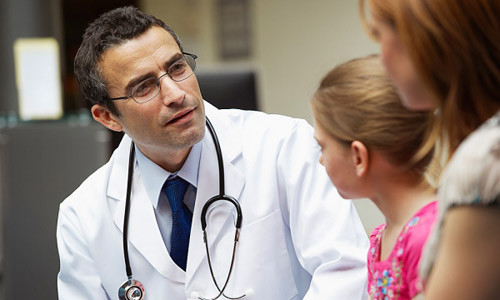 Tôi có người thân bị ung thư, điều đó có ảnh hưởng đến tôi không? Nếu như người thân trong gia đình bị ung thư thì hãy hỏi bác sỹ về phần trăm nguy cơ của bạn.