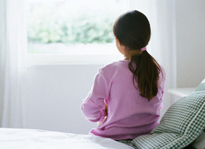 Một số nghiên cứu trước đây đã chứng minh, những người cha lớn tuổi có gen đột biến trong tinh trùng gây ra rối loạn phổ tự kỷ (ASD). Thế nhưng, yếu tố liên quan đến tuổi của người mẹ và sự chênh lệch tuổi cha mẹ lại không giải thích được.