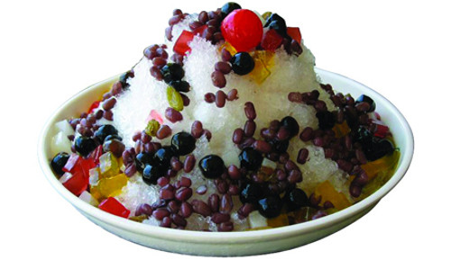 Baobing. Baobing hay còn gọi tsua-bing là món đá bào phổ biến và được yêu thích ở Đài Loan. Món này đã cuất hiện từ thế kỷ thứ 7. Món đá bào được chế biến gồm một lớp đá xếp cao như một gò núi nhỏ, phủ lên trên có thể có si-rô và các loại hoa quả. Món đá bào này rất được ưa chuộng trong những ngày hè bởi hương vị ngọt ngào và mát lạnh.