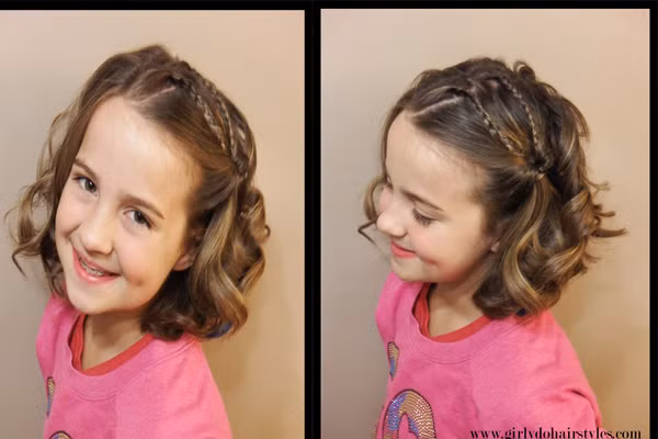 Nếu con bạn có mái tóc xoăn bồng bềnh cũng không hề khó làm. Mẹ lấy tóc ở một bên đỉnh đầu tết thành 3 lọn nhỏ, sau đó vắt sang bên đầu bên kia. Dùng kẹp ghim cố định những lọn tóc mới tết và những sợi tóc mai trên trán con là đã được một mái tóc thật kiểu cách và bé sẽ như một viên kẹo ngọt.