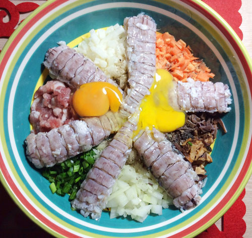 Nem bề bề. Để làm nem bề bề, bạn cần có nhiều thời gian một chút để chuẩn bị các thành phần làm nem giống như nem thịt, bù lại, bạn sẽ có một món ngon chất lượng, thơm lừng. Ảnh: eva.vn.