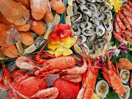 Không ăn cùng thủy hải sản. Thịt bò chứa nhiều photpho cần cho việc hình thành xương và trong hải sản lại rất giàu canxi và magie. Khi hai thực phẩm này dùng chung sẽ kết tủa thành một dạng muối, muối này cản trở sự hấp thu của photpho và canxi.