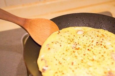 Vùng Glasgow và Fife, Scotland. Món Pizza ở hai vùng này không được nấu hay nướng chín mà bỏ đông lạnh sau đó chiên giòn.