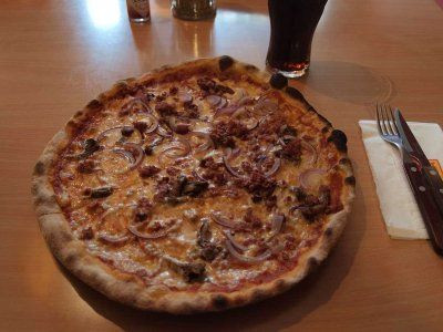 Pizza Berlusconi của Phần Lan được làm với thịt nai hun khói, cà chua, phô mai, nấm mồng gà và hành đỏ. Cái tên của nó được đặt vào năm 2008 khi thủ tướng Ý Berlusconi nếm thử món ăn của Phần Lan và khen nức nở. Nó đã giành được danh hiệu pizza đẳng cấp quốc tế trong cuộc thi các món ngon tổ chức ở New York vào năm đó.