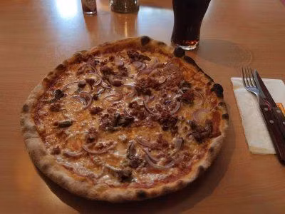 Pizza Berlusconi của Phần Lan được làm với thịt nai hun khói, cà chua, phô mai, nấm mồng gà và hành đỏ. Cái tên của nó được đặt vào năm 2008 khi thủ tướng Ý Berlusconi nếm thử món ăn của Phần Lan và khen nức nở. Nó đã giành được danh hiệu pizza đẳng cấp quốc tế trong cuộc thi các món ngon tổ chức ở New York vào năm đó.