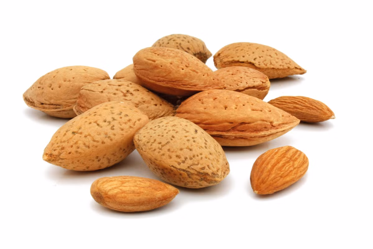 Hạnh nhân. Là loại hạt rất giàu axit béo, omega 3 và chất chống oxy hóa, hạnh nhân là thực phẩm lý tưởng để cải thiện trí nhớ. Ảnh: Internet.