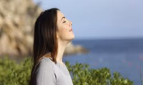 Khi làm việc quá mệt mỏi hay ngủ quá ít cũng làm cho bạn mất bình tĩnh và cơ thể mất cân bằng. Lúc này, bạn hãy chọn các bài tập hít thở dưới đây, chỉ ít hơn 10 phút nhưng lại làm cho cơ thể bạn dễ chịu và thoải mái.