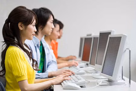 Một nghiên cứu được xuất bản trên Tạp chí Y học Thể thao của Úc đã đưa ra kết luận, cứ mỗi giờ xem TV hoặc ngồi trước Internet của một người trưởng thành trên 25 tuổi sẽ giảm 22 phút tuổi thọ. Dùng mạng Internet 6 giờ mỗi ngày thì tuổi thọ trung bình sẽ thấp hơn người bình thường khoảng 5 năm.