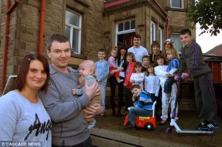 Có nhiều con như vậy nhưng họ từ chối nhận bất kỳ sự hỗ trợ nào tự chính phủ. Cặp đôi này này vẫn tự hào rằng họ có thể tự nuôi đàn con bằng chính sức của mình mà không cần tới trợ giúp bên ngoài.