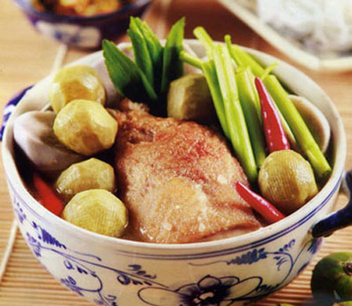 Trị nghén cho bà bầu. Với bà bầu bị nghén, dùng quả sấu nấu canh với cá diếc hay thịt vịt. Món canh sẽ giúp bà bầu nhanh chóng vượt qua cơn nghén. Ảnh: nelsons