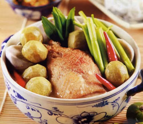 Trị nghén cho bà bầu. Với bà bầu bị nghén, dùng quả sấu nấu canh với cá diếc hay thịt vịt. Món canh sẽ giúp bà bầu nhanh chóng vượt qua cơn nghén. Ảnh: nelsons