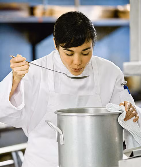 Và hãy nhớ là ăn ngay sau khi nấu. Hãy ăn ngay sau khi vừa nấu xong, vì thức ăn càng để lâu thì càng nguy hiểm.