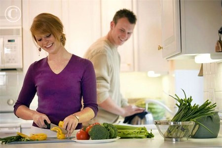 Các nhà nghiên cứu của trường Đại học Ghent (Bỉ) cho hay, chất riboflavin trong sữa và rau dễ bị mất đi dưới ánh sáng mặt trời.