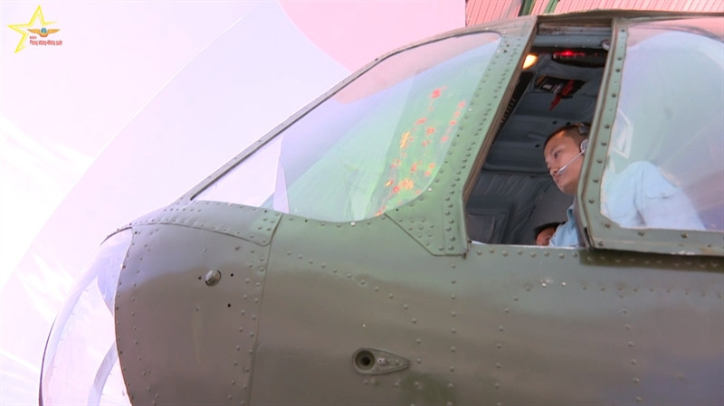 Đồng thời trong quá trình bay, các tổ bay phải xử lý các tình huống bất trắc theo yêu cầu của ban giám khảo.