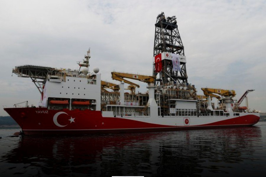 Phản ứng trước kế hoạch mua F-35 của Hy Lạp, Thiếu tướng Nejat Eslen thuộc Lực lượng vũ trang Thổ Nhĩ Kỳ đã nghỉ hưu cảnh báo: “Nếu Washington đồng ý giao máy bay chiến đấu thế hệ thứ năm cho Athens, Thổ Nhĩ Kỳ sẽ triển khai hệ thống phòng không S-400 mua từ Nga đến Biển Aegean và Đông Địa Trung Hải. Điều này cho phép Ankara thiết lập ưu thế khu vực so với cả Hy Lạp và các nước khác trong khu vực”.