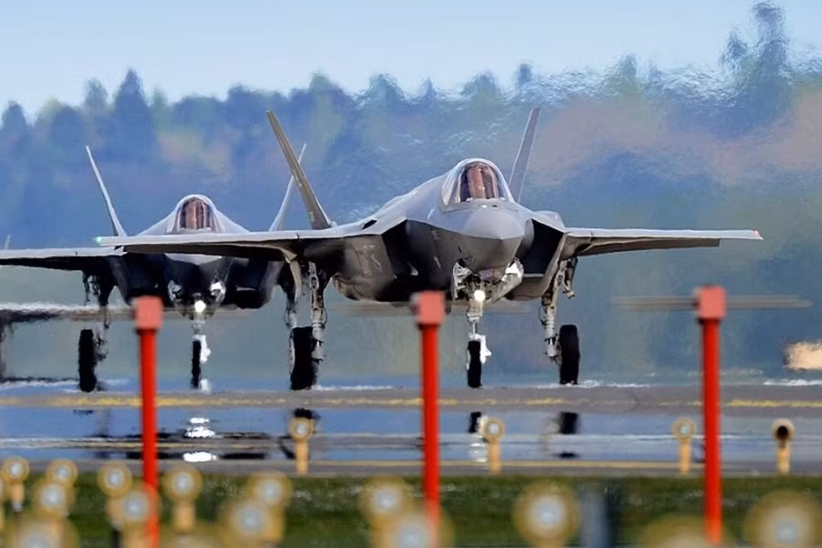 Thư được gửi đi với chữ ký của Giám đốc Cục Trang bị và Mua sắm thuộc Bộ Quốc phòng Hy Lạp Theodoros Lagios. Ông cũng đề nghị quan chức Mỹ thăm Athens càng sớm càng tốt để bắt đầu đàm phán về thỏa thuận mua bán tiêm kích F-35.