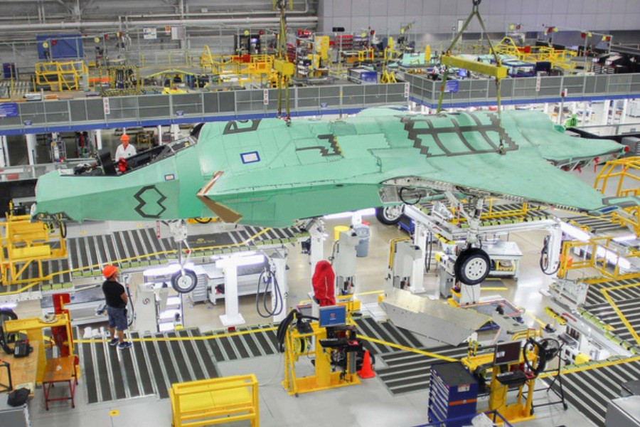 “Hai nước đang hợp tác chặt chẽ với nhau trong một chương trình mua sắm trong tương lai. Chương trình này sẽ nâng cao khả năng quốc phòng của Athens, đảm bảo khả năng tương tác với các lực lượng vũ trang Mỹ và nâng cao sự ổn định trong khu vực”, ông Pyatt viết trên trang web của Đại sứ quán Mỹ tại Hy Lạp hôm 30/11.