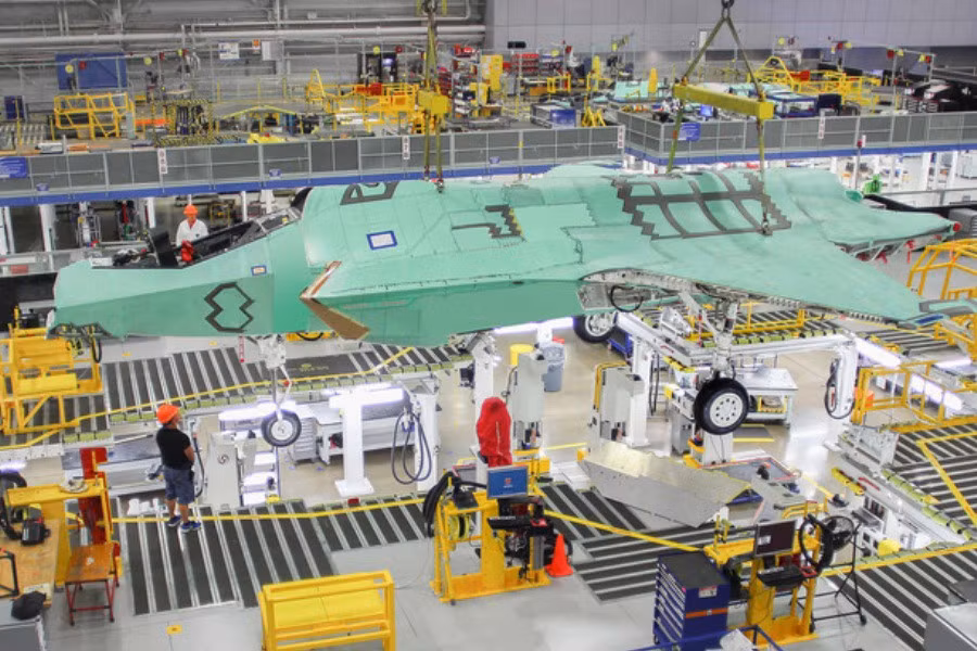 “Hai nước đang hợp tác chặt chẽ với nhau trong một chương trình mua sắm trong tương lai. Chương trình này sẽ nâng cao khả năng quốc phòng của Athens, đảm bảo khả năng tương tác với các lực lượng vũ trang Mỹ và nâng cao sự ổn định trong khu vực”, ông Pyatt viết trên trang web của Đại sứ quán Mỹ tại Hy Lạp hôm 30/11.