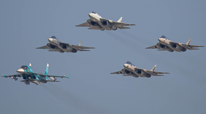 Trước thực tế trên, không có gì phải nghi ngờ gì về việc Su-57 sẽ xuất hiện ở Algeria, thậm chí vào năm 2027, và sẽ trở thành máy bay thế hệ thứ 5 đầu tiên có mặt ở châu Phi.