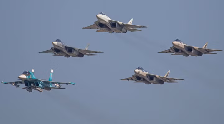 Trước thực tế trên, không có gì phải nghi ngờ gì về việc Su-57 sẽ xuất hiện ở Algeria, thậm chí vào năm 2027, và sẽ trở thành máy bay thế hệ thứ 5 đầu tiên có mặt ở châu Phi.