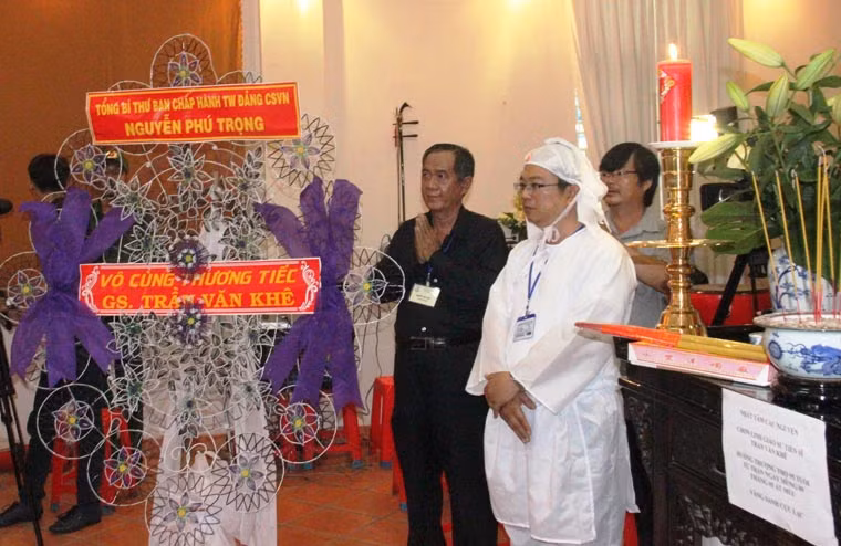 Tổng bí thư Nguyễn Phú Trọng gửi vòng hoa viếng tang GS-TS Trần Văn Khê.