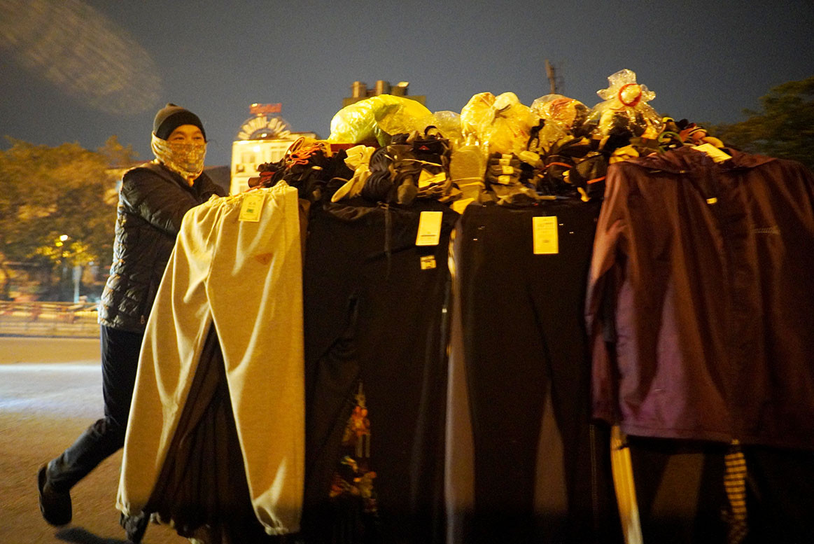 Nguoi lao dong miet mai trong cai ret de Tet am hon-Hinh-2