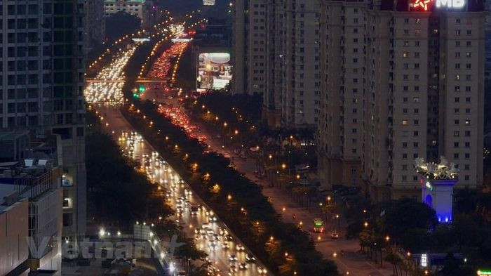 Ghi nhận đến thời điểm 17 giờ 45 phút, các tuyến đường tại Thủ đô không xuất hiện tình trạng ùn tắc, kẹt cứng. (Ảnh: Minh Sơn/Vietnam+)