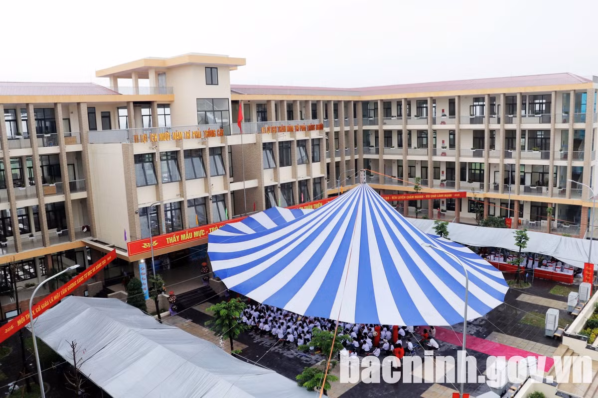 Ông Nguyễn Công Mạnh - Giám đốc BQLDA xây dựng huyện Tiên Du cho báo chí biết, 3 cá nhân có liên quan trực tiếp đến dự án là Giám đốc, Phó Giám đốc và cán bộ phòng Kế hoạch-Quản lý chất lượng, BQL các dự án xây dựng huyện phải nhận hình thức kiểm điểm rút kinh nghiệm sâu sắc; đồng thời phải khắc phục các nội dung tồn tại, sai sót. (Ảnh: bacninh.gov.vn).