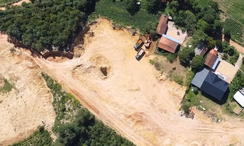 Bai cuoi - “Dat tac” ngang nhien xe doi, khoet nui o Thai Nguyen: Cach chuc Pho Chu tich xa Thanh Cong