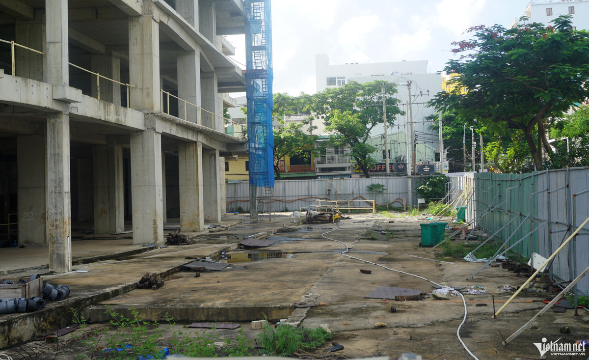 Công trình chính thức được khởi công vào tháng 1/2008, dự kiến hoàn thành vào năm 2011. Giá khởi điểm là 1.500 - 1.700 USD/m2/căn, xấp xỉ 100.000 USD cho mỗi căn hộ. (Ảnh: Vietnamnet).