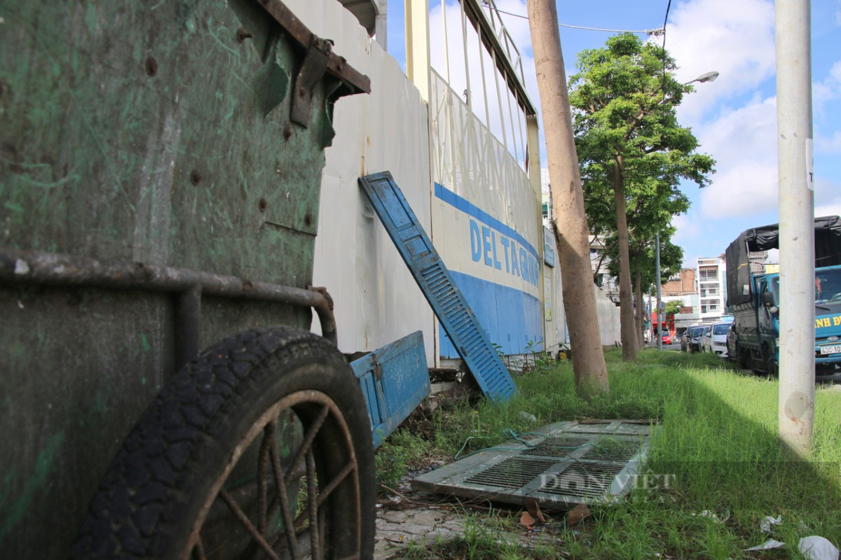 Về khối căn hộ 21 tầng, điều chỉnh ổn định ở mức 200 căn và tăng thêm 2 tầng kỹ thuật thang máy. Đồng thời, tầng thứ 6 và thứ 7 của tòa nhà phải chuyển sang căn hộ (trước là văn phòng). (Ảnh: Dân Việt).