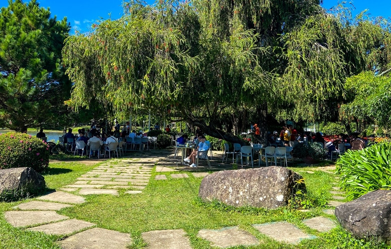 Liên quan đến việc thu hồi hơn 6.000m2 đất tại ốc đảo Bích Câu, UBND tỉnh Lâm Đồng giao Sở TN&amp;MT chủ trì phối hợp các đơn vị liên quan bàn giao số diện tích đất nói trên cho UBND TP Đà Lạt quản lý. (Ảnh: Facebook).