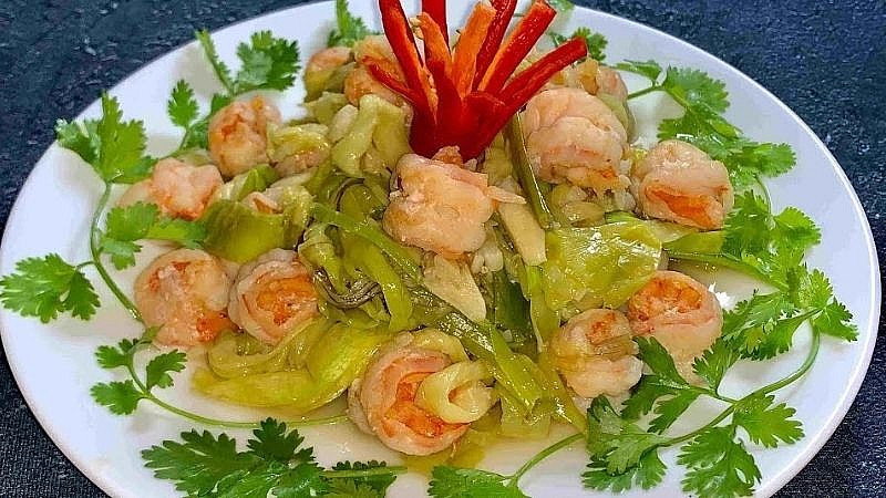 Đọt năn được chế biến thành nhiều món. Rau năn có vị ngọt thanh, có hậu và hơi ngai ngái mùi phèn mặn và mùi khói rơm rạ đốt trên đồng. (Ảnh: Sưu tầm).