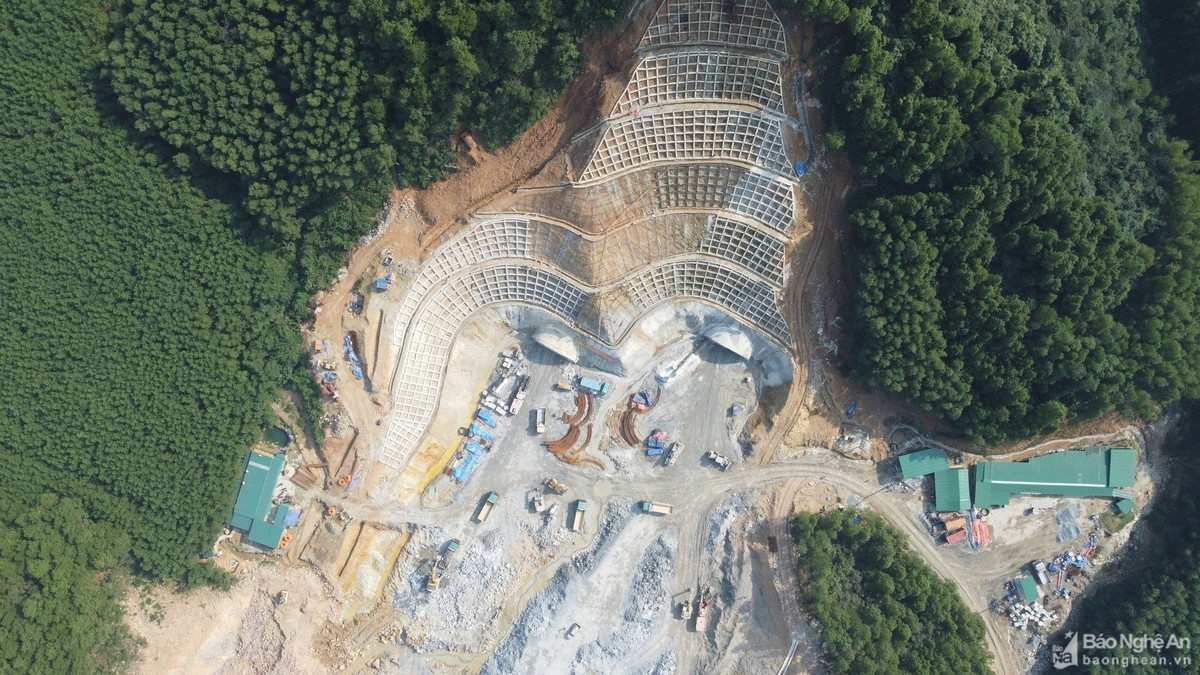 Hầm Thần Vũ - một trong những gói thầu trọng điểm của Tập đoàn CIENCO 4 trong quá trình thực hiện Cao tốc Bắc – Nam đoạn Diễn Châu – Bãi Vọt. (Ảnh: Đại Đoàn Kết).