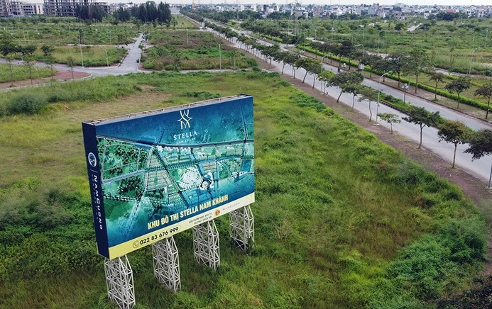 Dù đã khởi công nhiều năm nhưng đa phần diện tích dự án Stella Nam Khánh hiện vẫn trong tình trạng bỏ hoang. (Ảnh: VietnamFinace).