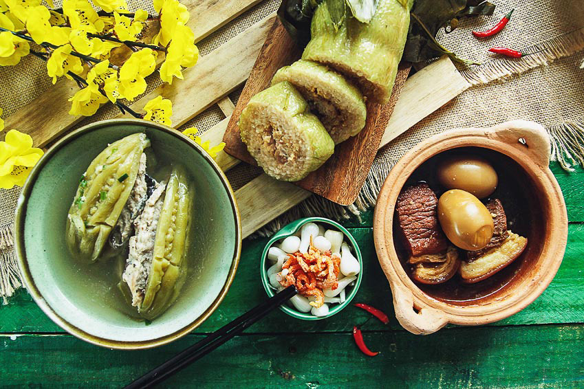 Củ kiệu làm sạch và phơi héo ngâm cùng với cà rốt, đu đủ, củ hành, ớt làm dưa. Món truyền thống này ăn kèm với bánh chưng, bánh tét trong ngày Tết. (Ảnh: Sưu tầm).