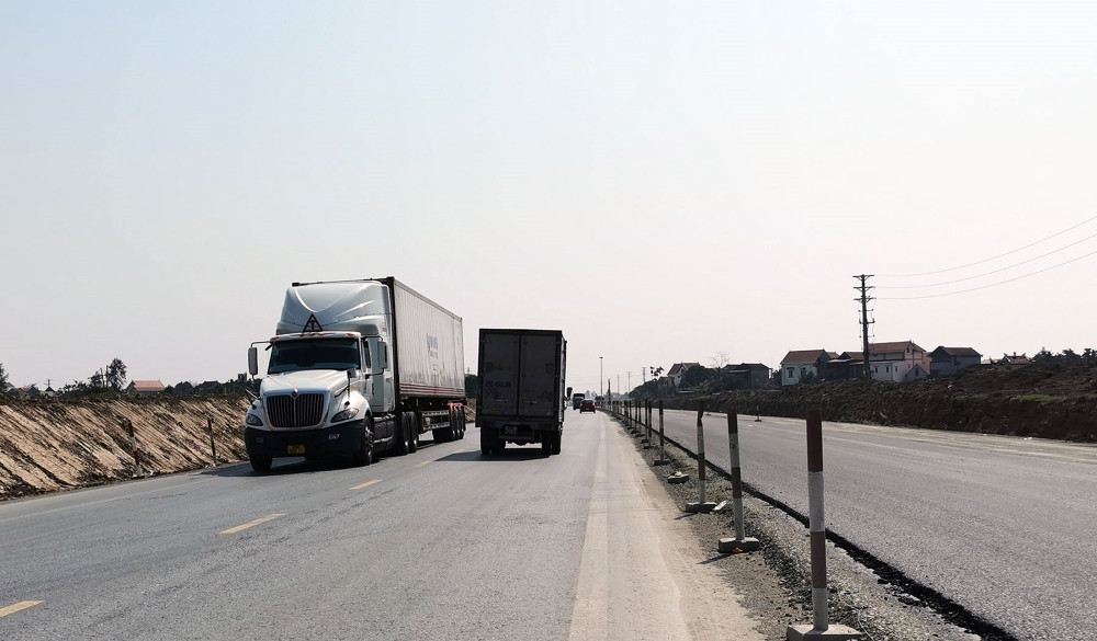 Từ đường 39, tuyến nối 2 đường cao tốc hướng về cầu Hưng Hà, cầu Thái Hà và tỉnh Hà Nam.