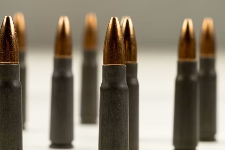 Không sơn thêm màu gì cả (đầu đạn có màu đồng gốc). Đây là loại đạn tiêu chuẩn.